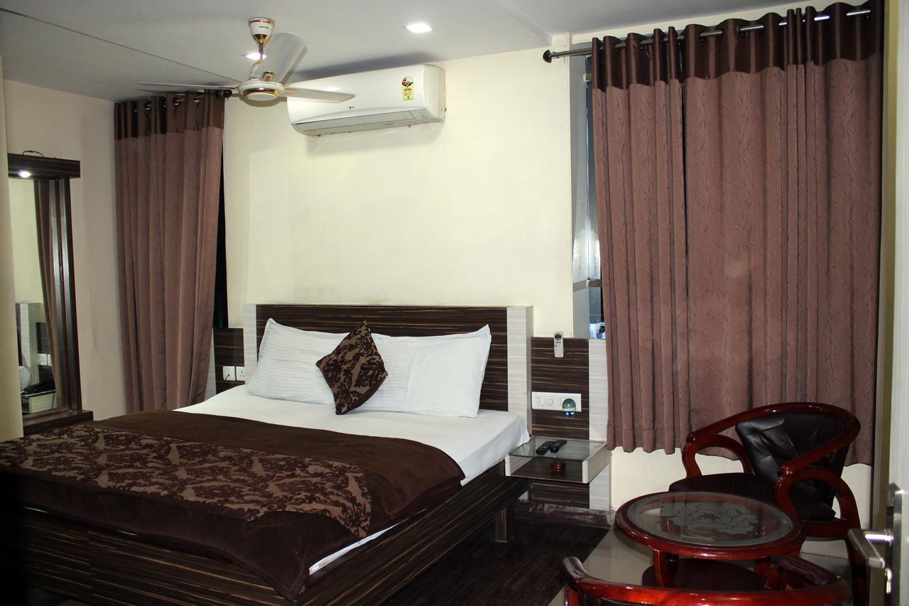 Hotel Swayam Jabalpur Eksteriør billede