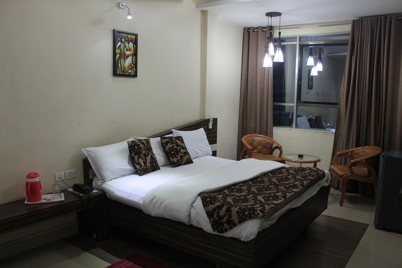 Hotel Swayam Jabalpur Eksteriør billede